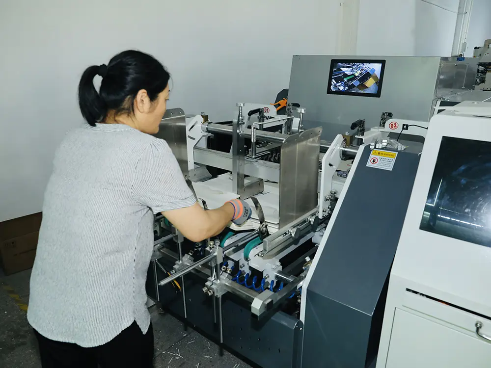 07 Paper feeding for box gluing